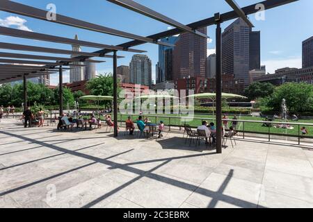 Boston, Massachusetts, USA - 3. Juli 2016: Rose Fitzgerald Kennedy Greenway's North End Park neben dem North End Viertel. Stockfoto