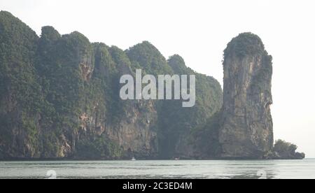 Strand und Urlaub Vibes in Ao Nang, Thailand. Stockfoto