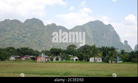 Strand und Urlaub Vibes in Ao Nang, Thailand. Stockfoto