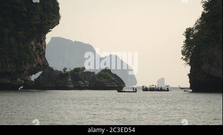 Strand und Urlaub Vibes in Ao Nang, Thailand. Stockfoto