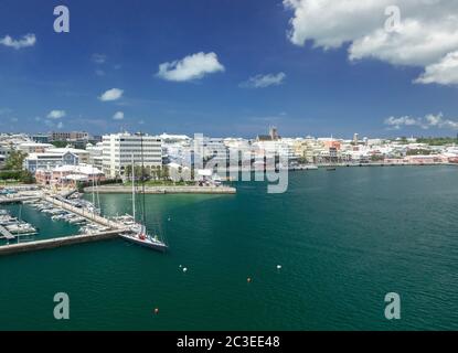 Wir Nähern Uns Hamilton Auf Bermuda Mit Der City Skyline Und Waterfront Stockfoto