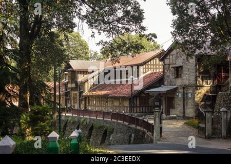 Shimla, Himachal Pradesh, Indien - Mai 2012: Ein altes Gebäude aus Stein aus der Kolonialzeit in der Himalaya-Bergstation. Stockfoto