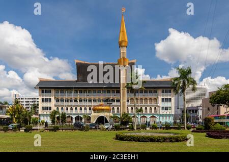 Abteilung für Islamische Angelegenheiten in Bandar Seri Begawan, Brunei Darussalam (malaiisch: Jabatan Hal Ehwal Syariah), ebenfalls zuständig für das Scharia-Gesetz Stockfoto