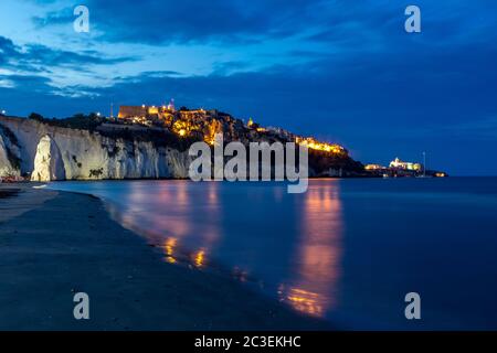 Pizzomunno Strand in der Nacht Stockfoto