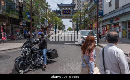 Blick auf eines der Yokohama Chinatown vier Haupttore, Japan Stockfoto