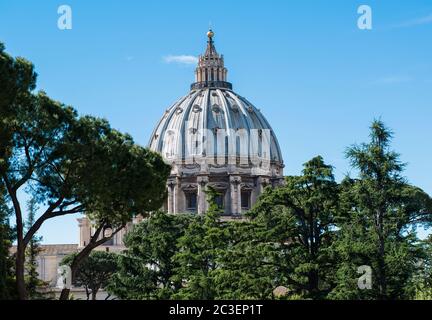 Kuppel des Petersdoms, Petersdom, Kirche im Renaissance-Stil, Vatikanstadt, Rom, Italien Stockfoto