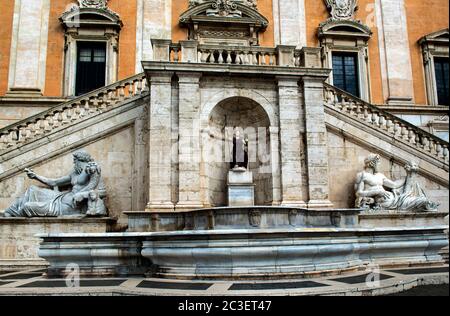 Palazzo Senatorio und Fontana della Dea Roma auf der Piazza del Campidoglio, Kapitolinische Hügel, Rom, Italien Stockfoto