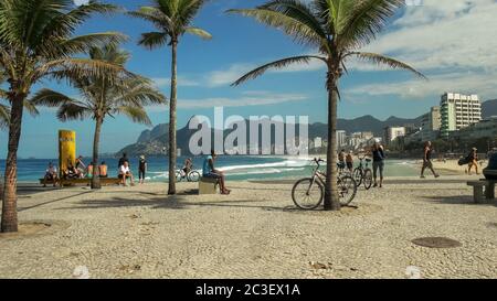 RIO DE JANEIRO, BRASILIEN - 24, Mai, 2016: Ipanema Beach in Rio de Janeiro Arpoador Stockfoto