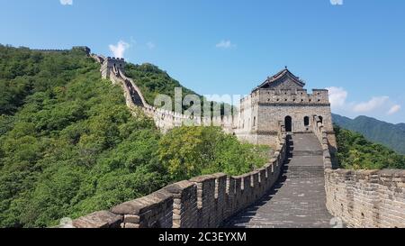 Die Chinesische Mauer in Mutianyu bei Peking. Stockfoto