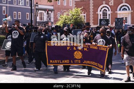 Prinz Hall Freimaurer von Maryland und Black Lives Matter Protestierenden marschierten durch die historische Annapolis Juneteenth und George Floyd heute zu Ehren. Stockfoto