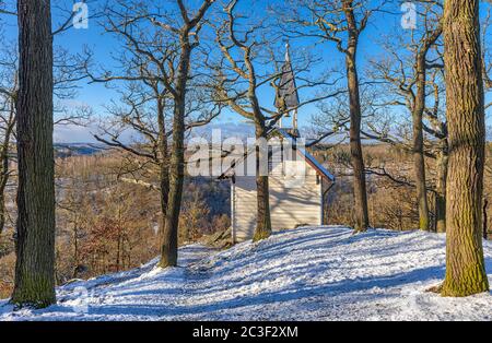 Köthener Hütte im Selketal Winterwald Wanderziel im Harz Stamping Point Harzer Wandernadel Stockfoto