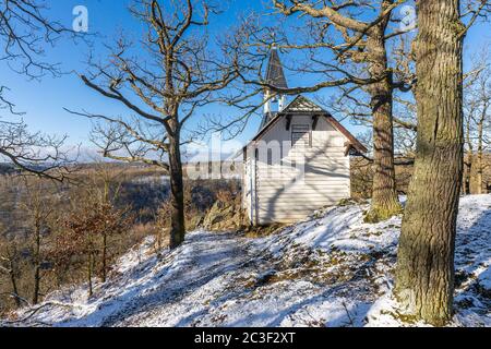 Köthener Hütte im Selketal Winterwald Wanderziel im Harz Stamping Point Harzer Wandernadel Stockfoto