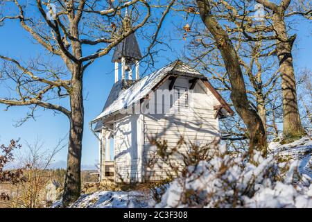 Köthener Hütte im Selketal Winterwald Wanderziel im Harz Stamping Point Harzer Wandernadel Stockfoto