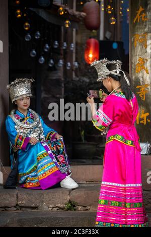 Chinesische Frauen in traditioneller Tracht Stockfoto