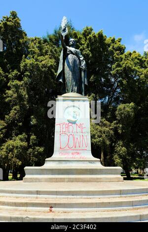 Das William McKinley Monument Spray, gemalt mit 'Tear Me Down, Down with the Empire' als Teil der Black Lives Matter Proteste in San Francisco. Stockfoto