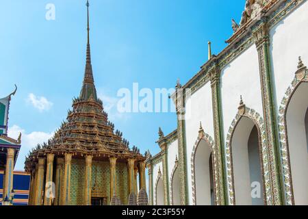 Blick auf den Komplex des Tempels des Smaragd Buddha in Bangkok Stockfoto