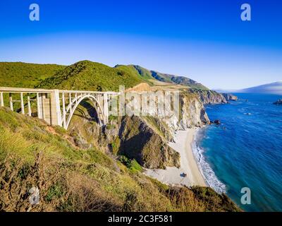 Bixby Creek Bridge, Highway 1 und Big Sur Coast California. Bixby Canyon Bridge in Kalifornien und Big Sur eine der schönsten Küsten der Welt Stockfoto