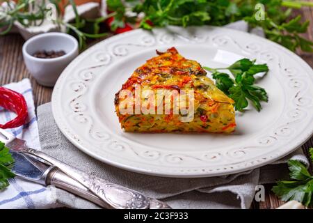 Stück hausgemachter Gemüsekugel. Stockfoto