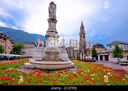 Bozen Hauptplatz Waltherplatz Blumen und Archiecture Ansicht Stockfoto