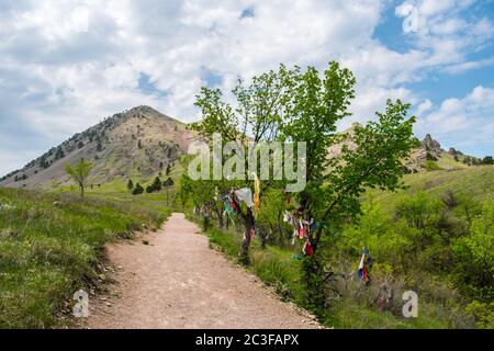 Ein herrlicher Blick auf die felsige Landschaft des Bear Butte State Park, South Dakota Stockfoto