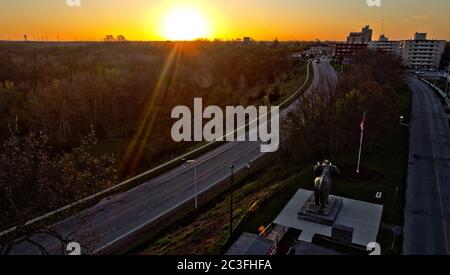 Jumbo der Elefant Blick auf den Sonnenuntergang über St. Thomas Ontario Kanada Stockfoto