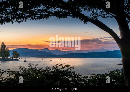 Blick auf Vancouver's False Creek von Burrard's Bridge Stockfoto