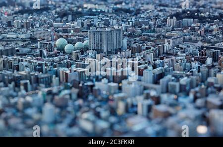 Enger Fokus auf einen Teil einer Luftaufnahme der weitläufigen Stadtlandschaft Stockfoto