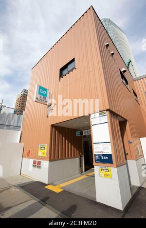 Eine allgemeine Ansicht der Toranomon Hills Station auf der Tokyo Metro Hibiya Linie in Tokyo, Japan am 15. Juni 2020. Die neue Station befindet sich in der Nähe des Toranomon Hills Reentwicklungsgebiets im Minato ward in Tokio. Quelle: Yohei Osada/AFLO/Alamy Live News Stockfoto