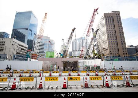 Eine allgemeine Ansicht der Toranomon Hills Station auf der Tokyo Metro Hibiya Linie in Tokyo, Japan am 15. Juni 2020. Die neue Station befindet sich in der Nähe des Toranomon Hills Reentwicklungsgebiets im Minato ward in Tokio. Quelle: Yohei Osada/AFLO/Alamy Live News Stockfoto