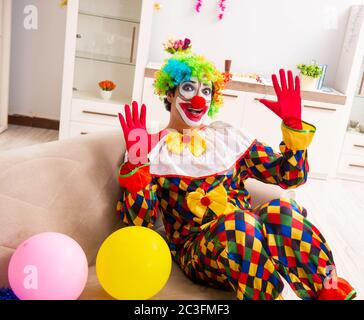 Lustige Clown in Weihnachtsfeier Konzept Stockfoto