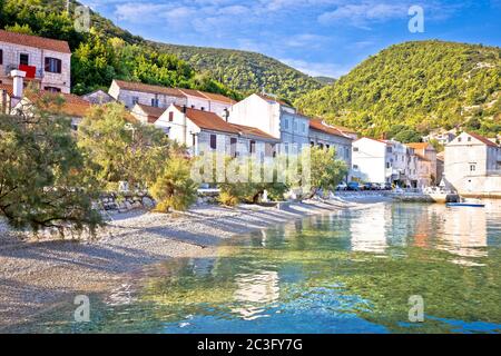 Idyllisches Küstendorf Racisce auf Korcula Insel mit Blick auf die Küste Stockfoto