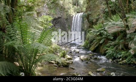 Weite Sicht auf die hopetoun Fälle auf der Great Ocean Road, victoria Stockfoto