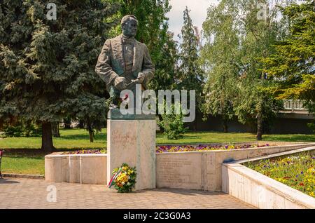 Die Statue von Franz Lehár im Park von Franz Lehár - berühmter österreichisch-ungarischer Komponist. Komárno, Sl Stockfoto