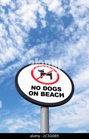 Keine Hunde am Strand Zeichen Stockfoto