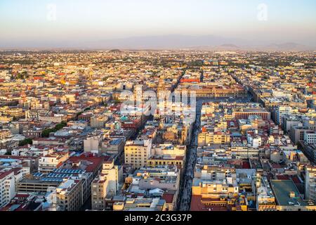 Panoramablick auf die Innenstadt von Mexiko. Stockfoto