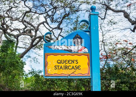 Nassau, Bahamas - 3. Mai 2019: Das Treppenschild der Königin. Die Treppe der Königin, gemeinhin als die 66 Stufen bezeichnet, ist ein wichtiges Wahrzeichen, das lo ist Stockfoto