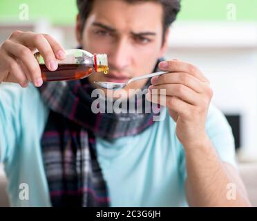 Jungen gutaussehenden Mann Leiden, Krankheit zu Hause Stockfoto