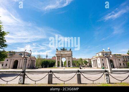 Arco della Pace oder "Friedensbogen" in Mailand, Italien. Stadttor von Mailand im Zentrum des Simplon Platzes. Stockfoto