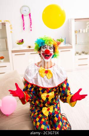 Lustige Clown in Weihnachtsfeier Konzept Stockfoto