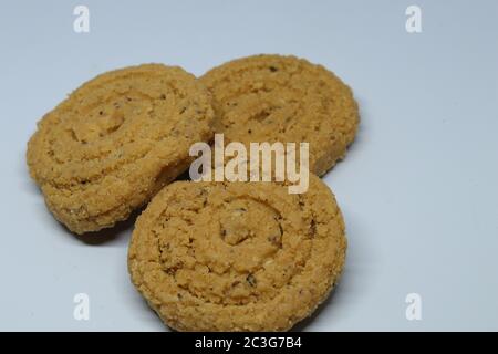 Indische Straßengerichte Murukulu oder geröstete Gram Dal Mehl fritters Stockfoto