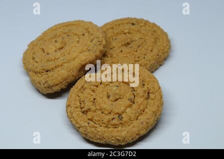 Indische Straßengerichte Murukulu oder geröstete Gram Dal Mehl fritters Stockfoto