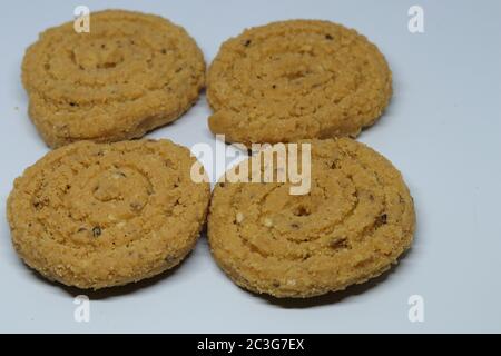 Indische Straßengerichte Murukulu oder geröstete Gram Dal Mehl fritters Stockfoto