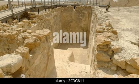 Nahaufnahme der Eingang zu einem Ritual, das Wasserbad in Qumran in Israel. Stockfoto