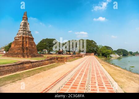 Ruinen des buddhistischen Tempels Wat Chai Watthanaram in Ayutthaya, Thailand Stockfoto