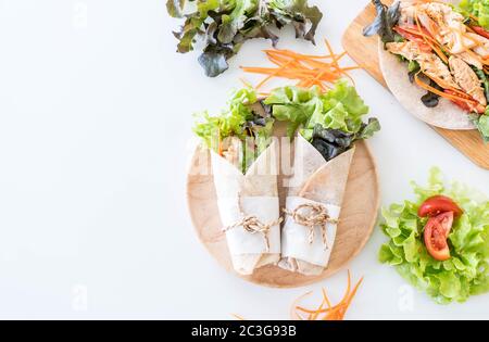 Salatrolle einwickeln Stockfoto