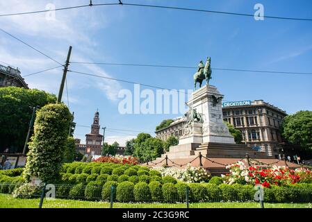 Mailand. Italien - 21. Mai 2019: Giuseppe Garibaldi Denkmal in Mailand und Castello Sforzesco. Cairoli Platz. Stockfoto