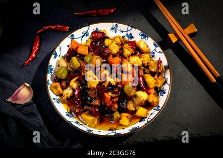 Chinesisches Essen ist Kung pao Huhn Stockfoto