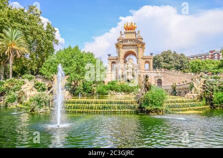 Der Wasserfall Cascada befindet sich im Parc de la Ciutadella (Zitadellenpark) in Barcelona, Spanien Stockfoto