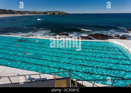 Sydney, Australien. Samstag, 20. Juni 2020. Der Bondi-Eisberge-Pool wurde erst seit der Eröffnung der Coronavirus-Beschränkungen in Sydneys östlichen Vororten eröffnet.Credit Paul Lovelace/Alamy Live News Stockfoto