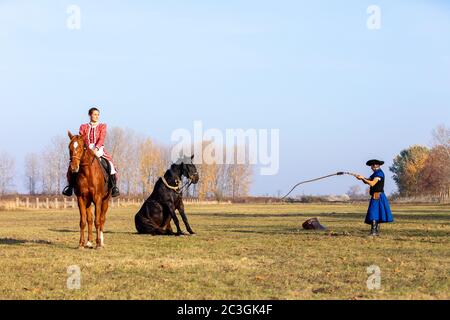 Ungarische Csikos Reiter in traditioneller Tracht Stockfoto